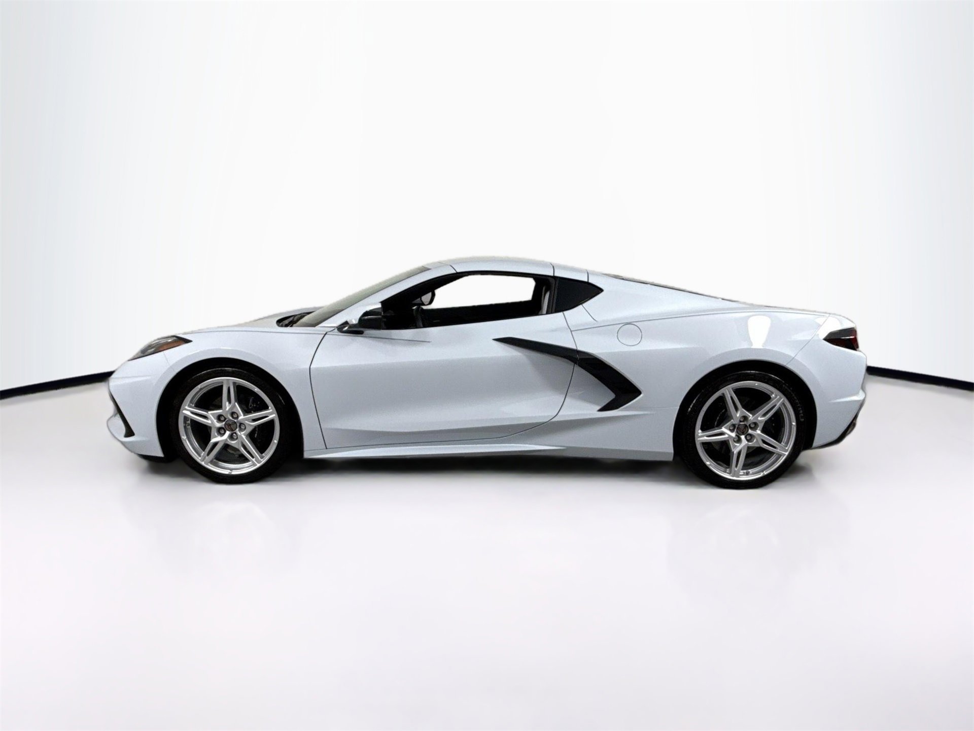 Used 2022 Chevrolet Corvette Stingray Coupe w/ 1LT image 4