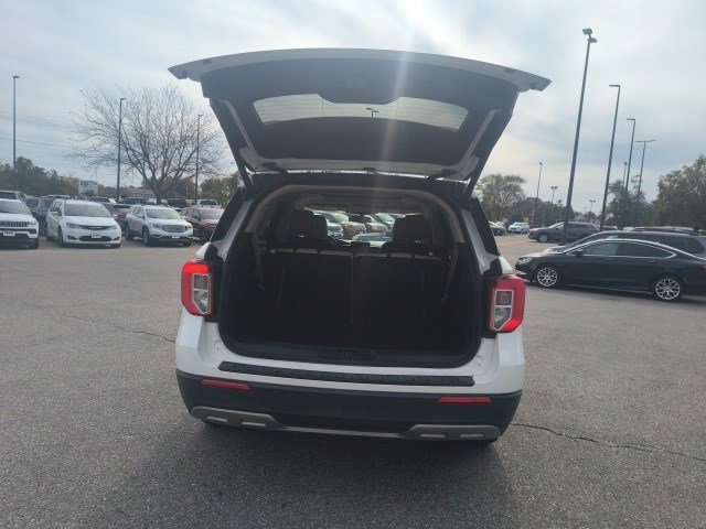 Used 2020 Ford Explorer XLT w/ Equipment Group 202A image 16