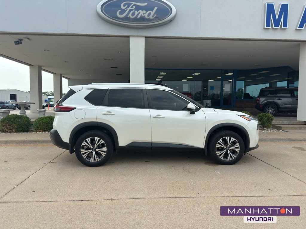 Used 2022 Nissan Rogue SV w/ SV Premium Package FWD image 1