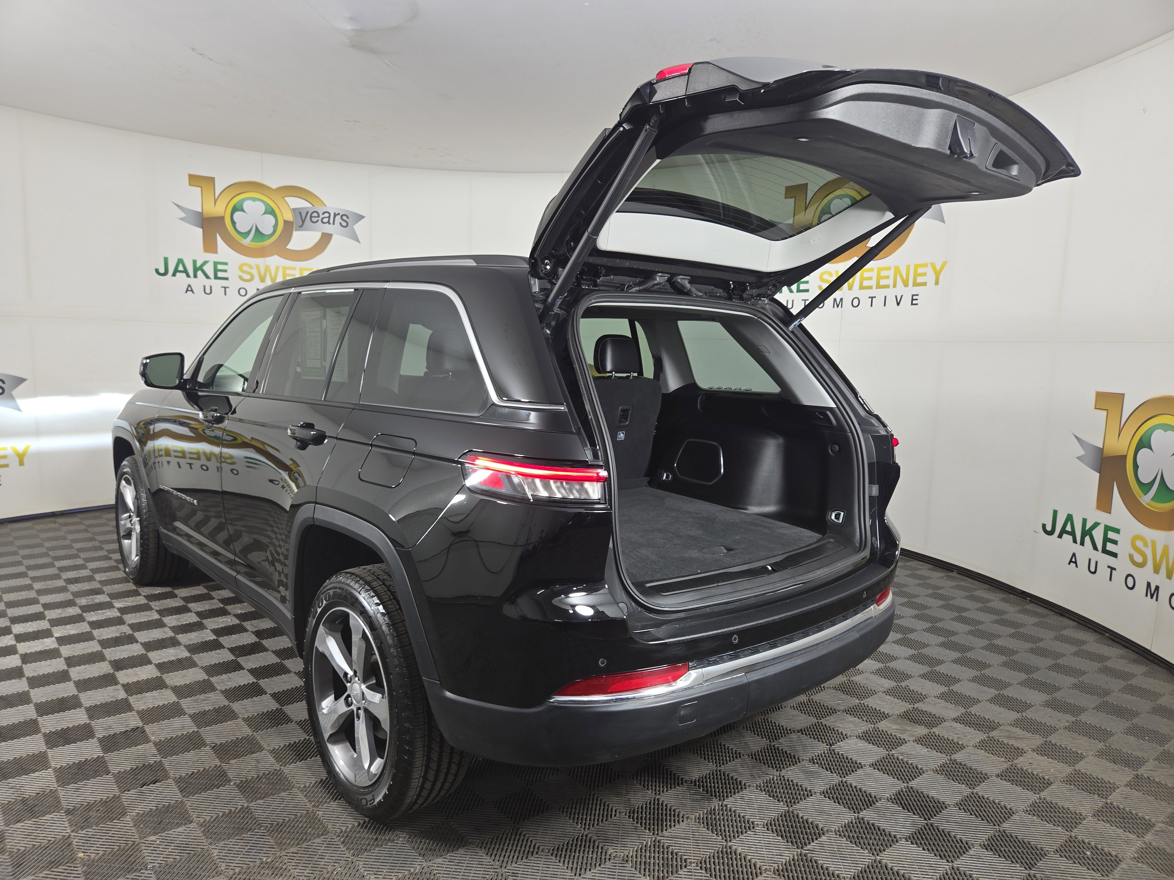 Used 2022 Jeep Grand Cherokee Limited AWD/4WD image 33
