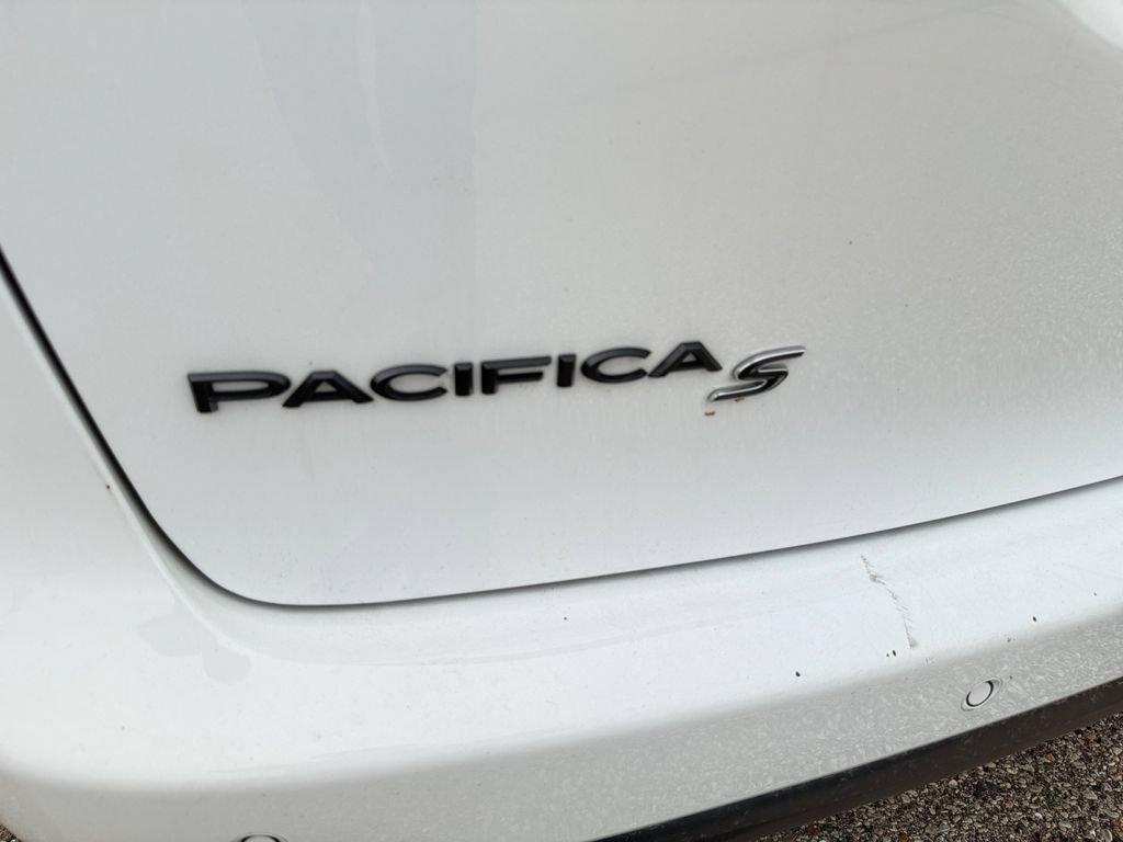 Used 2024 Chrysler Pacifica Limited FWD image 36