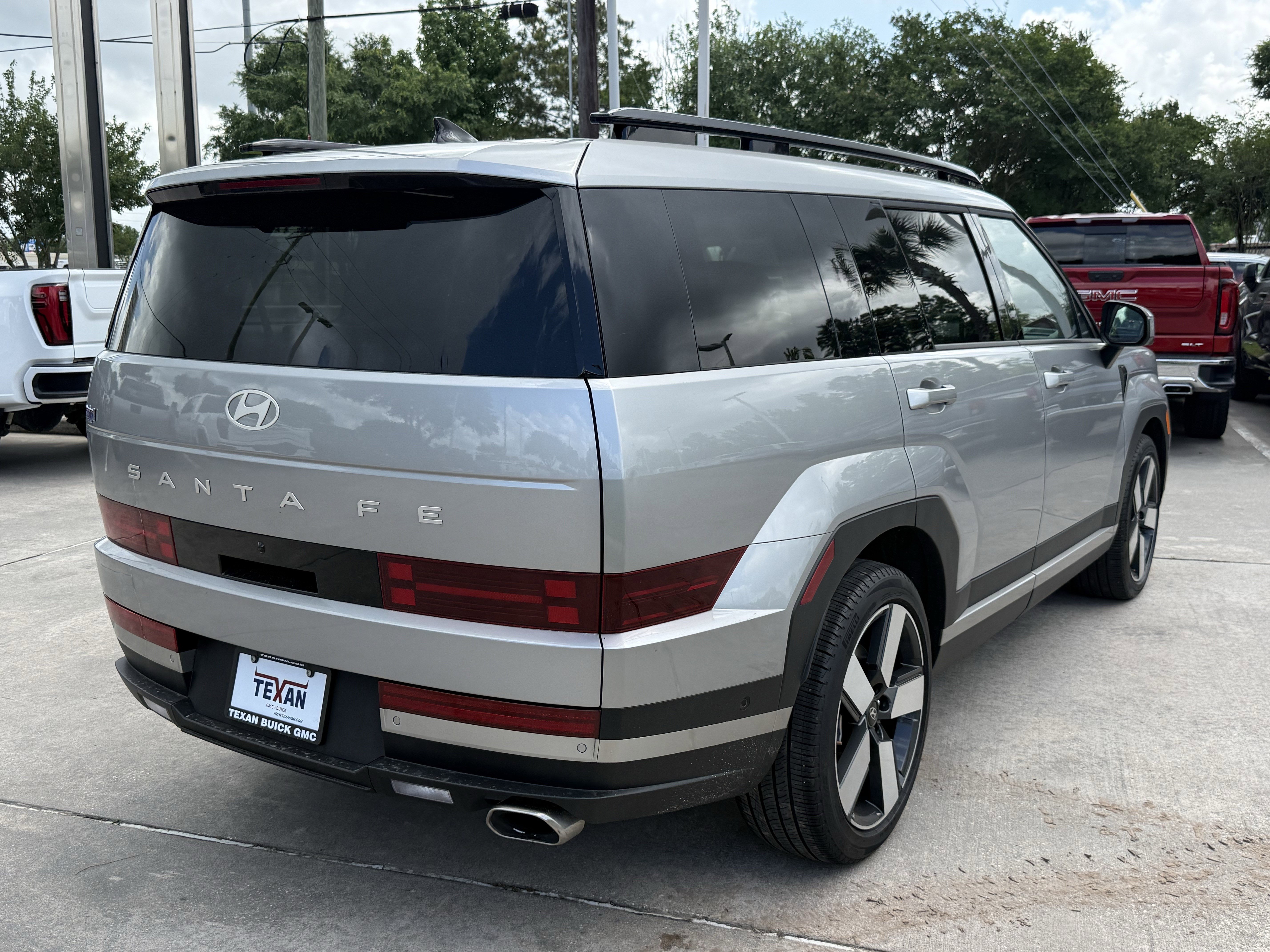 Used 2025 Hyundai Santa Fe Limited FWD image 5