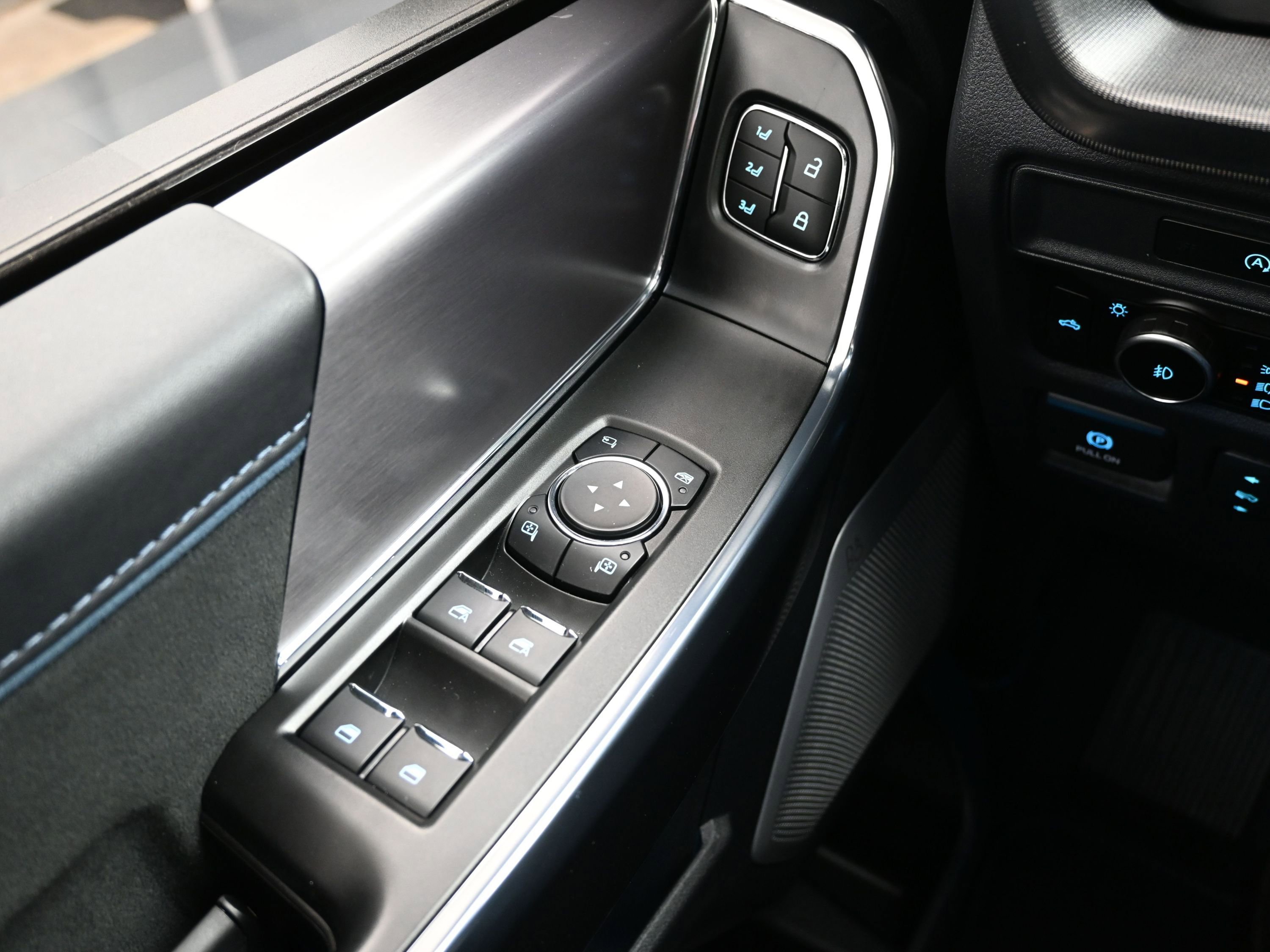 Used 2025 Ford F150 Platinum w/ Equipment Group 702A High image 25