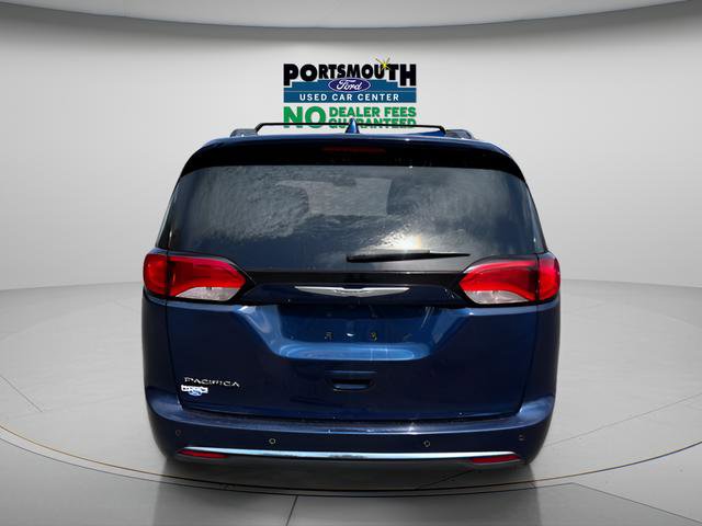 Used 2017 Chrysler Pacifica Touring-L FWD image 12