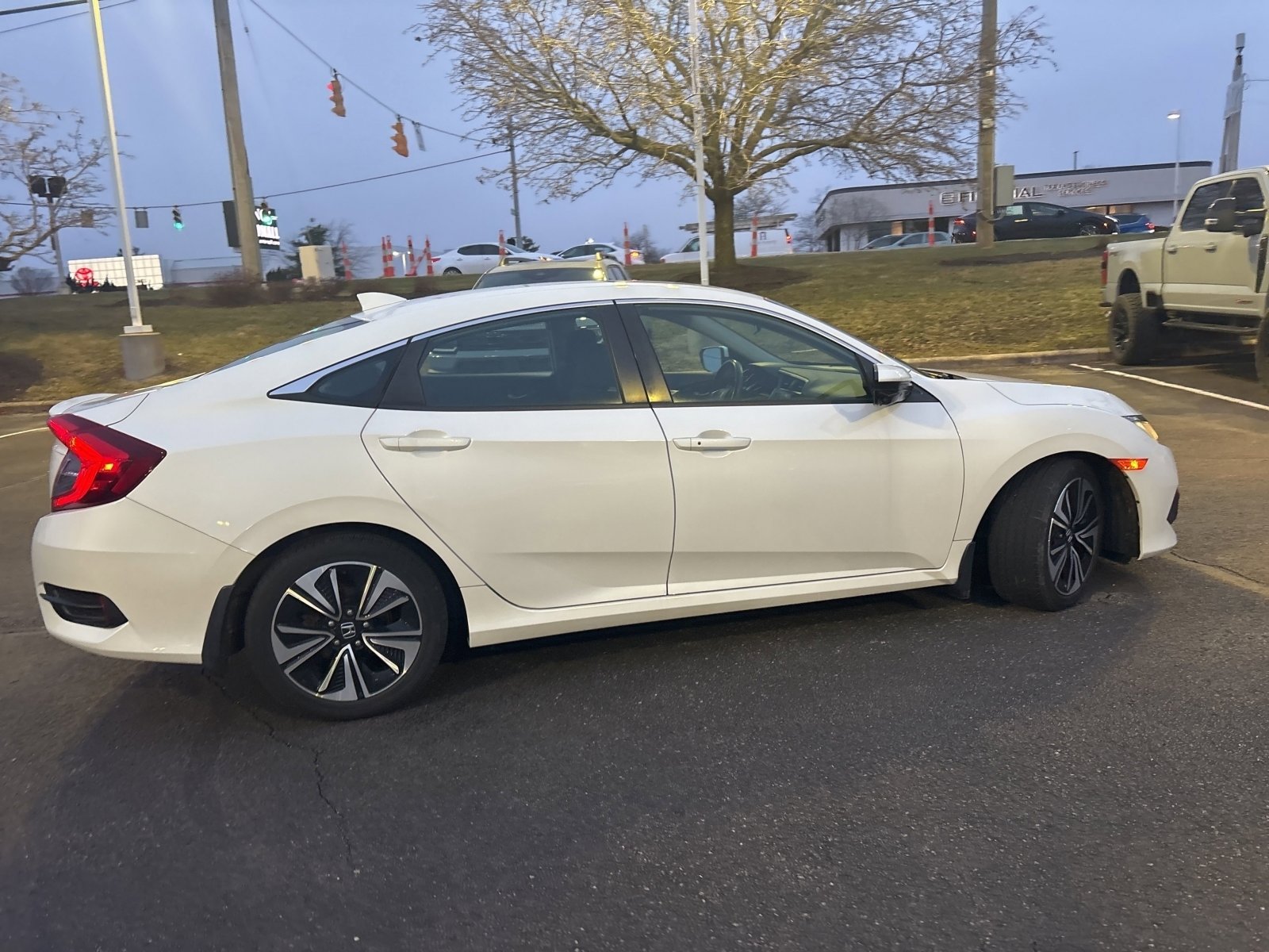 Used 2018 Honda Civic EX-T image 8