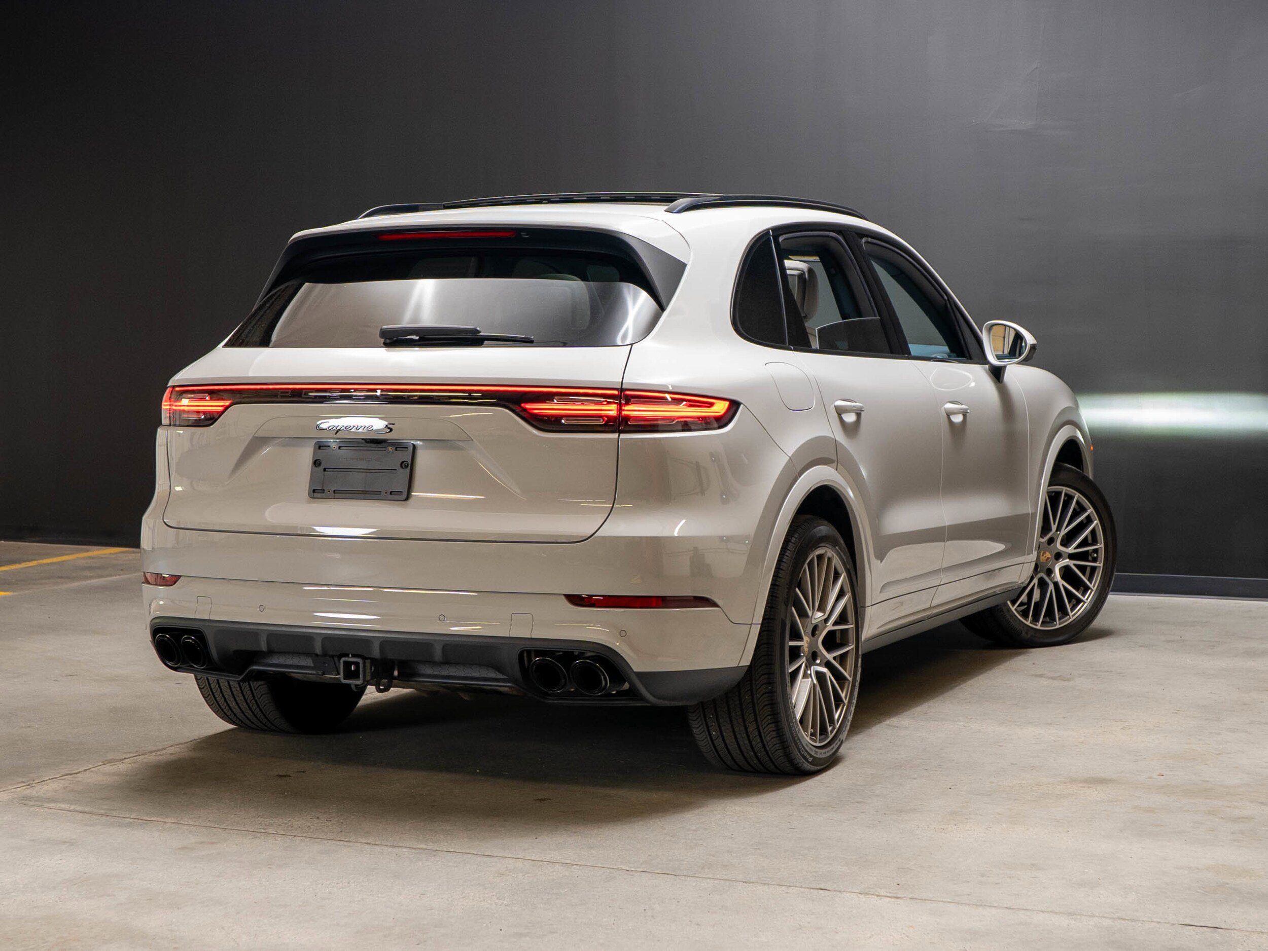 Certified 2023 Porsche Cayenne S Platinum AWD/4WD image 7