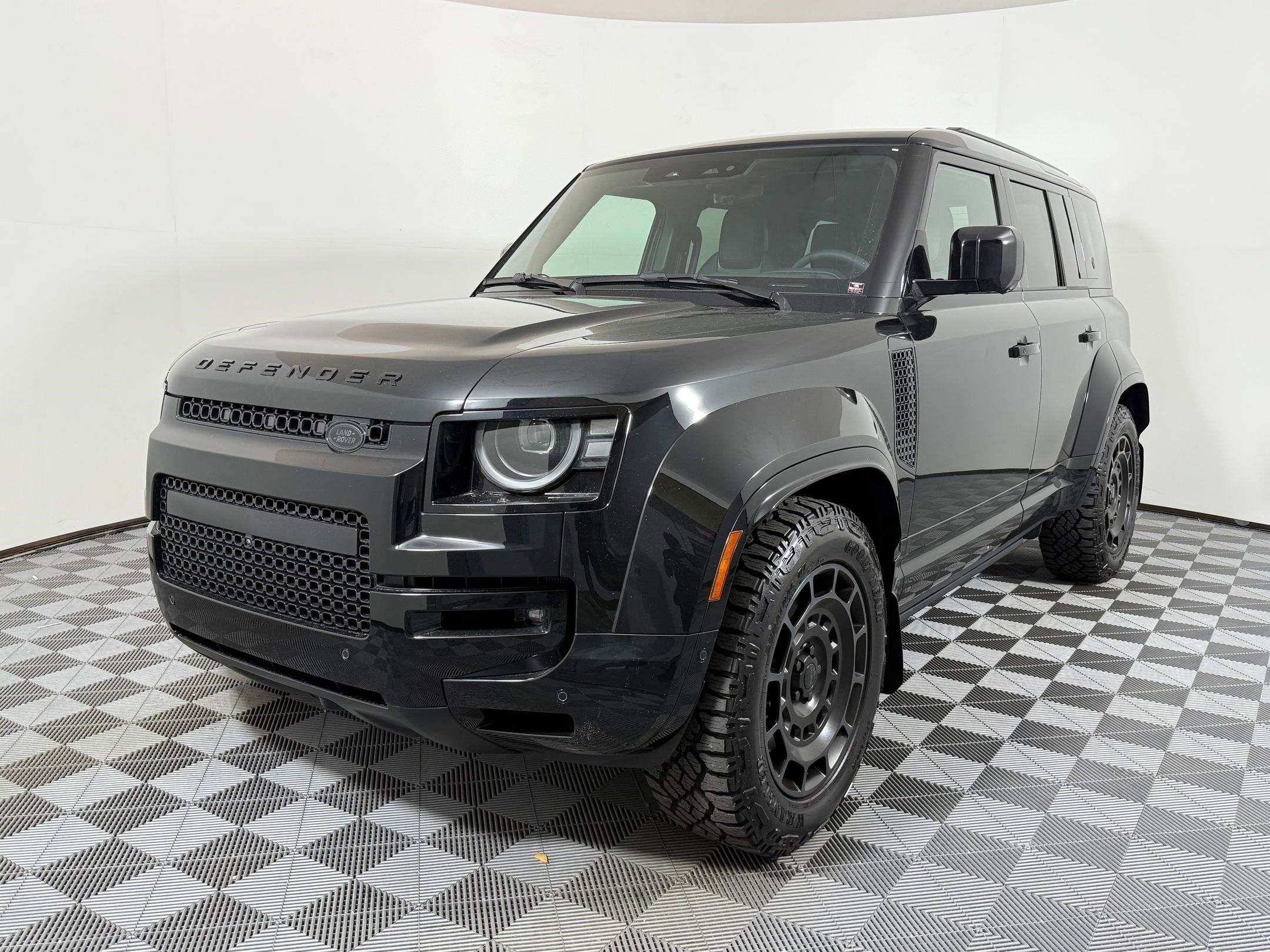 New 2026 Land Rover Defender 110 OCTA AWD/4WD image 1