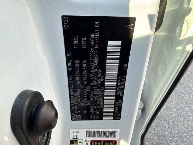 Used 2024 Toyota Highlander LE image 29