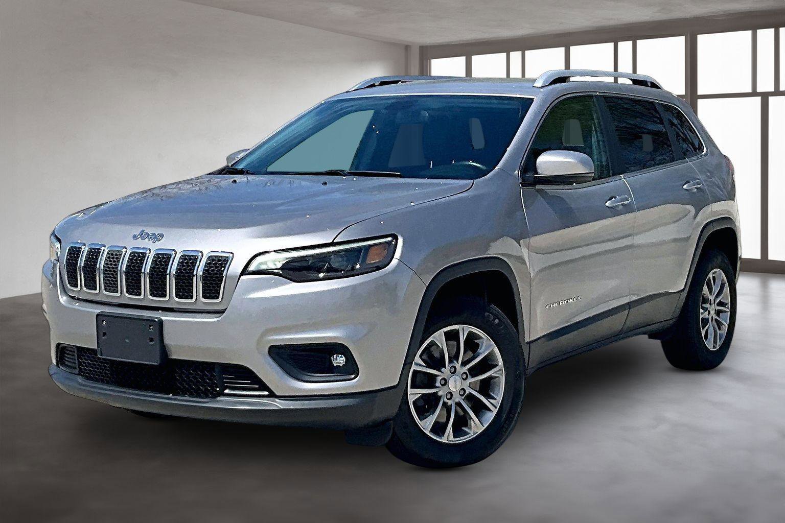 Used 2019 Jeep Cherokee Latitude Plus image 2