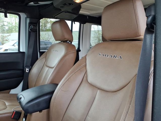 Used 2017 Jeep Wrangler Unlimited Sahara w/ Connectivity Group image 15