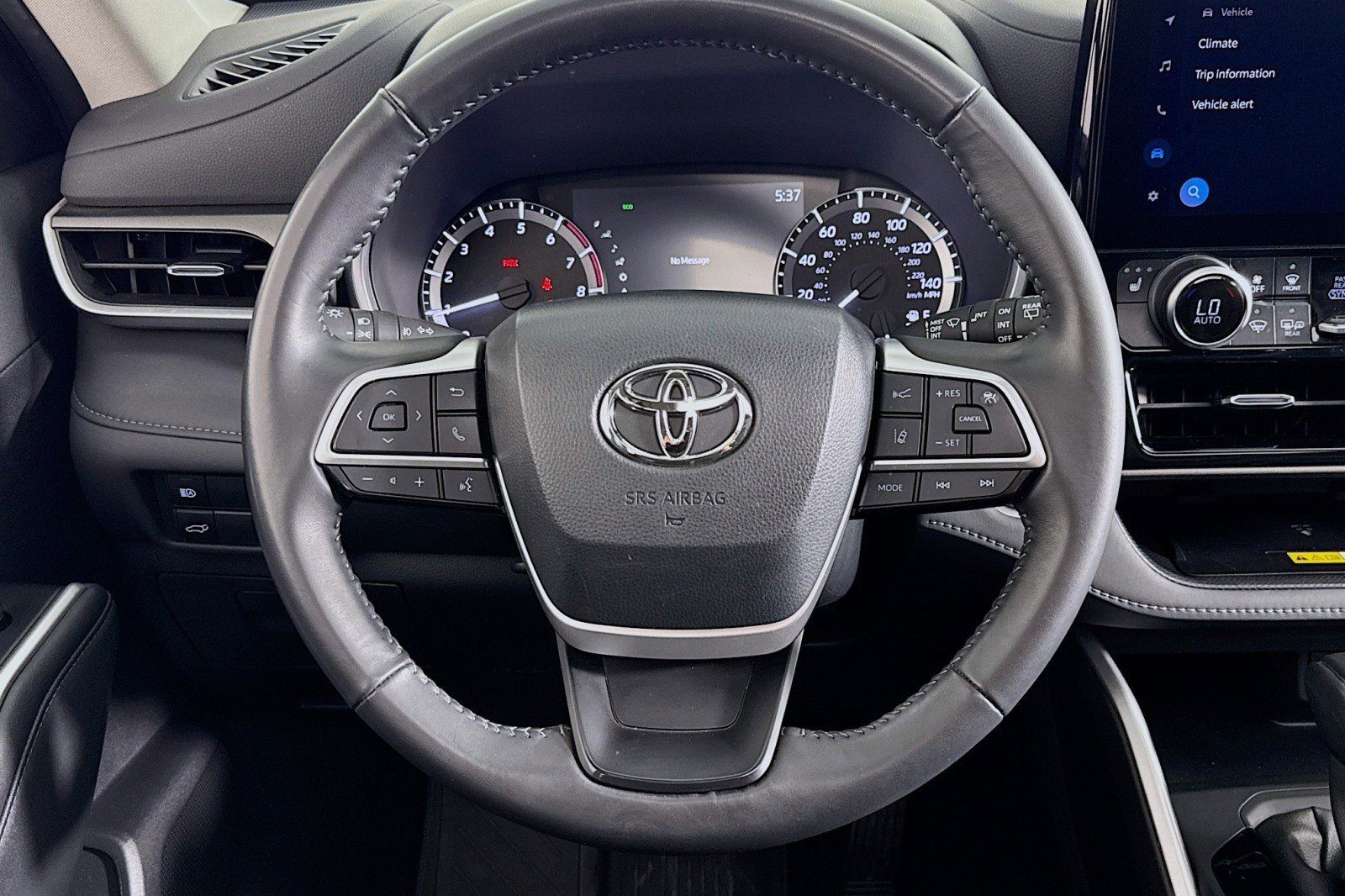 Used 2024 Toyota Highlander XLE image 17