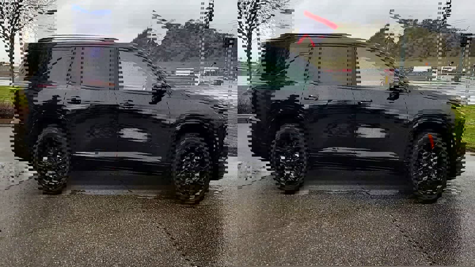 Used 2025 Chevrolet Traverse RS w/ LPO, Floor Liner Package image 9