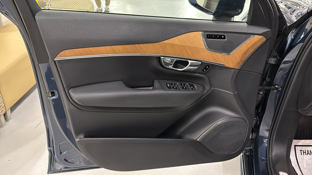 Certified 2025 Volvo XC90 T8 Plus w/ Protection Package Premier AWD/4WD image 9