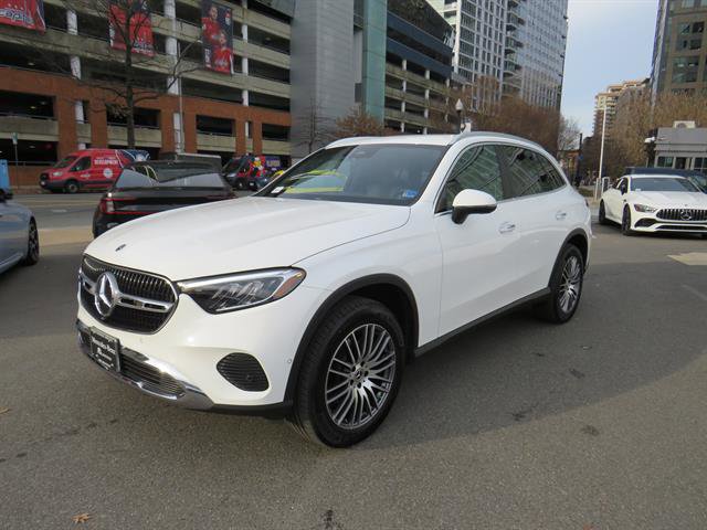 Used 2025 Mercedes-Benz GLC 300 4MATIC image 1