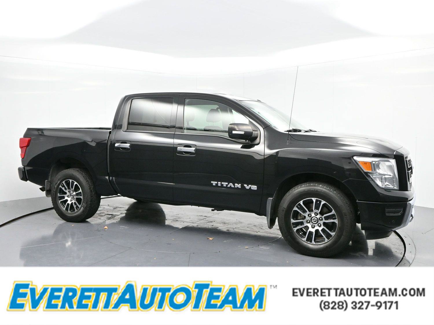 Used 2020 Nissan Titan SV w/ SV Convenience Package image 1