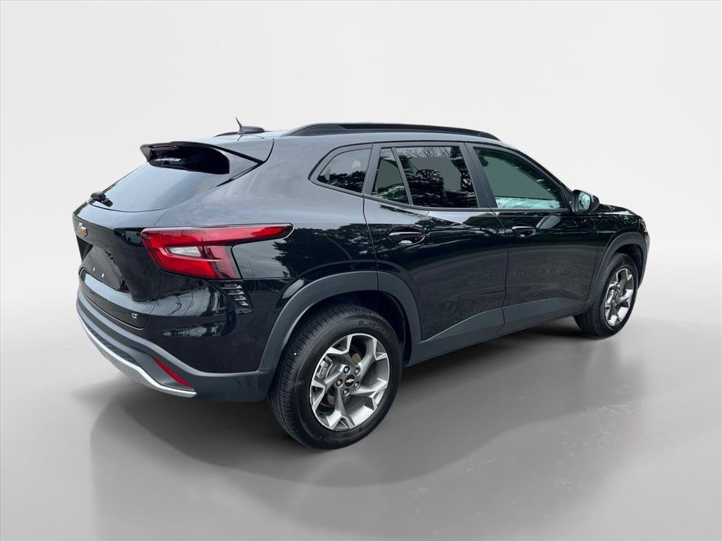 Used 2025 Chevrolet Trax LT FWD image 5
