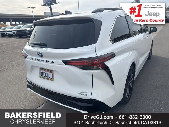 Used 2021 Toyota Sienna XSE image 6