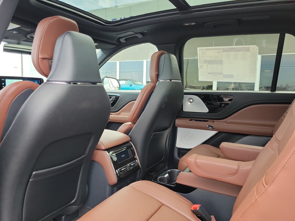 New 2027 Lincoln Aviator Reserve AWD/4WD image 16