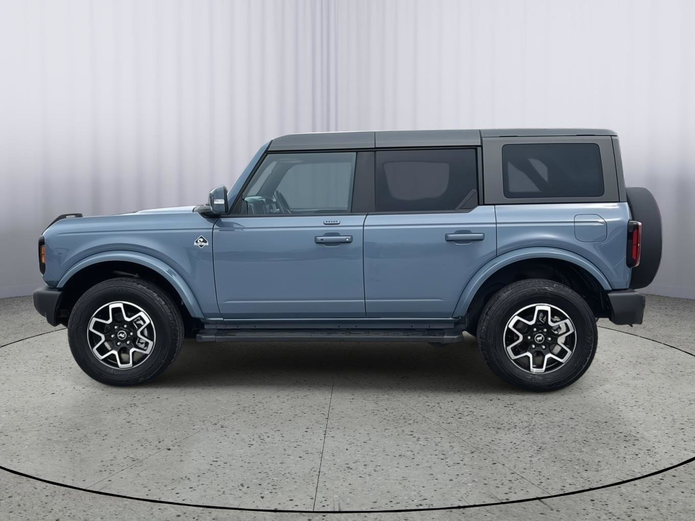 Used 2023 Ford Bronco Outer Banks image 2