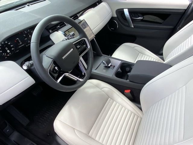Used 2025 Land Rover Discovery Sport S image 4