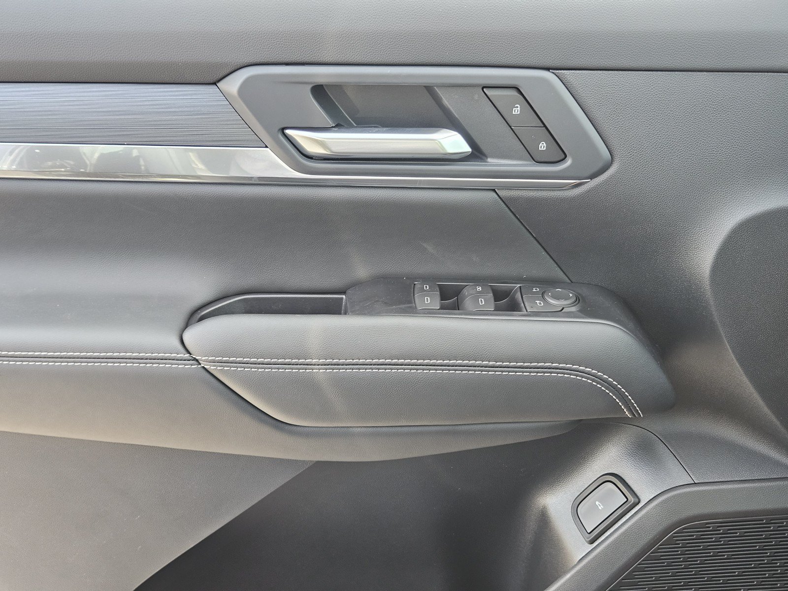 New 2027 GMC Terrain Elevation w/ Elevation Premium Package FWD image 16
