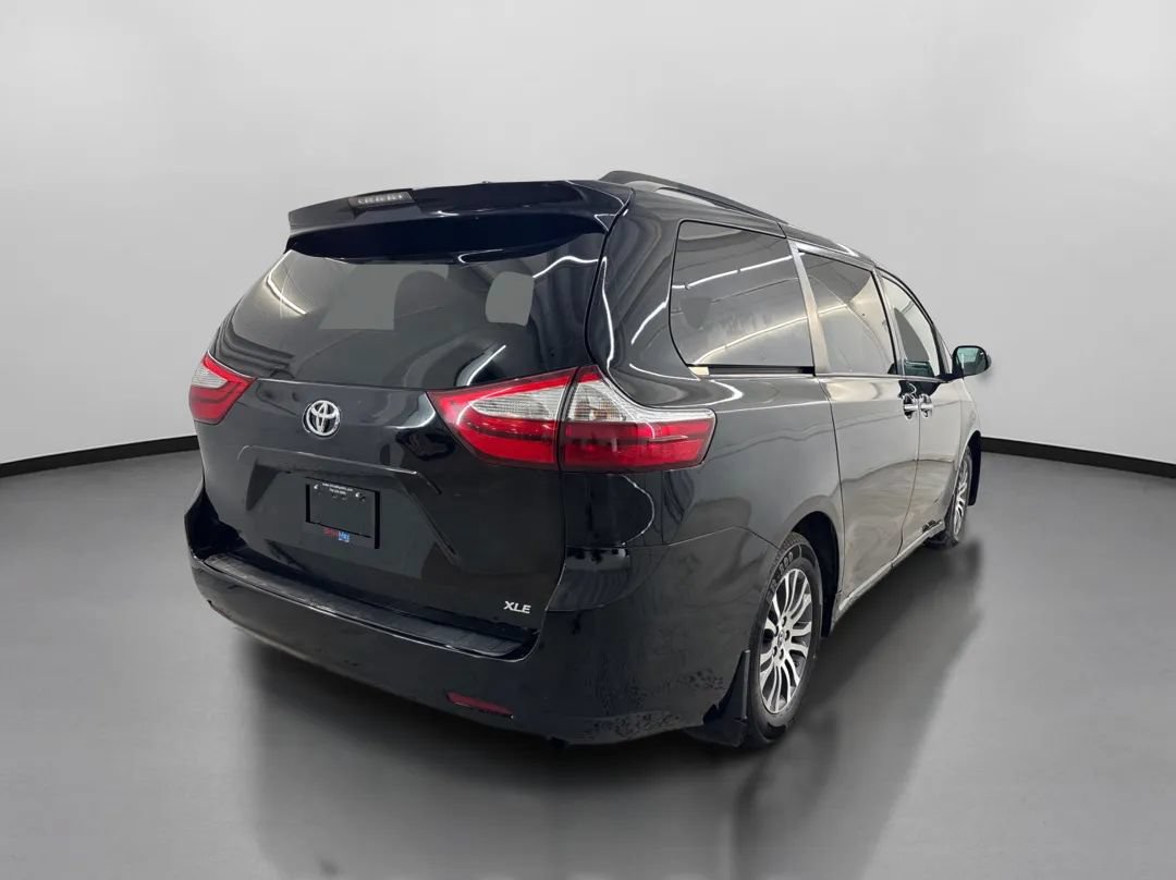 Used 2019 Toyota Sienna XLE FWD image 10