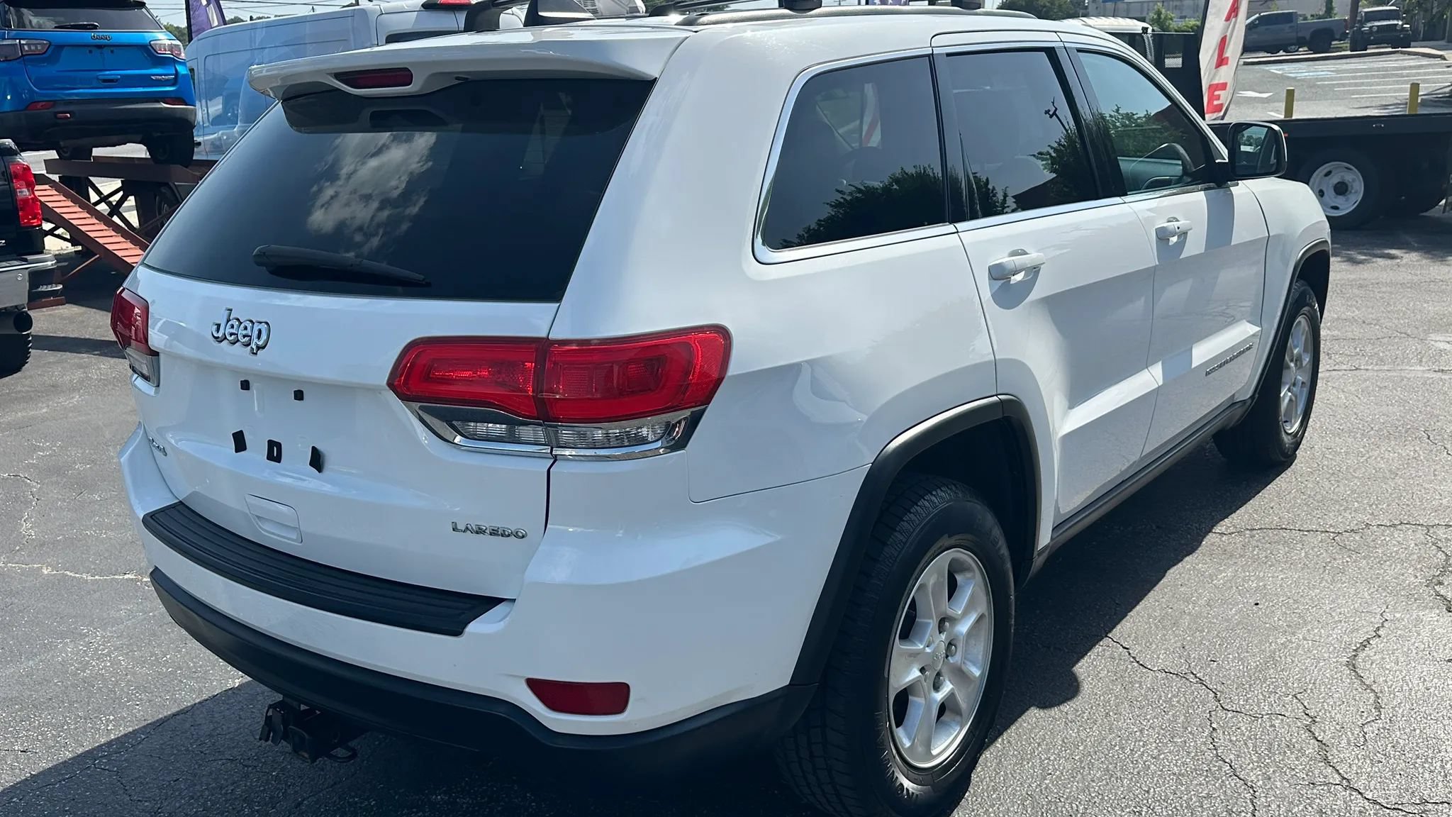 Used 2014 Jeep Grand Cherokee Laredo AWD/4WD image 5