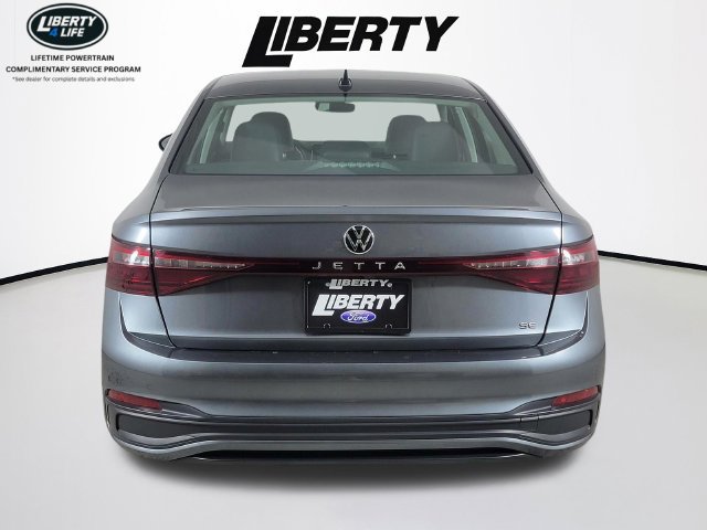 Used 2025 Volkswagen Jetta SE FWD image 4