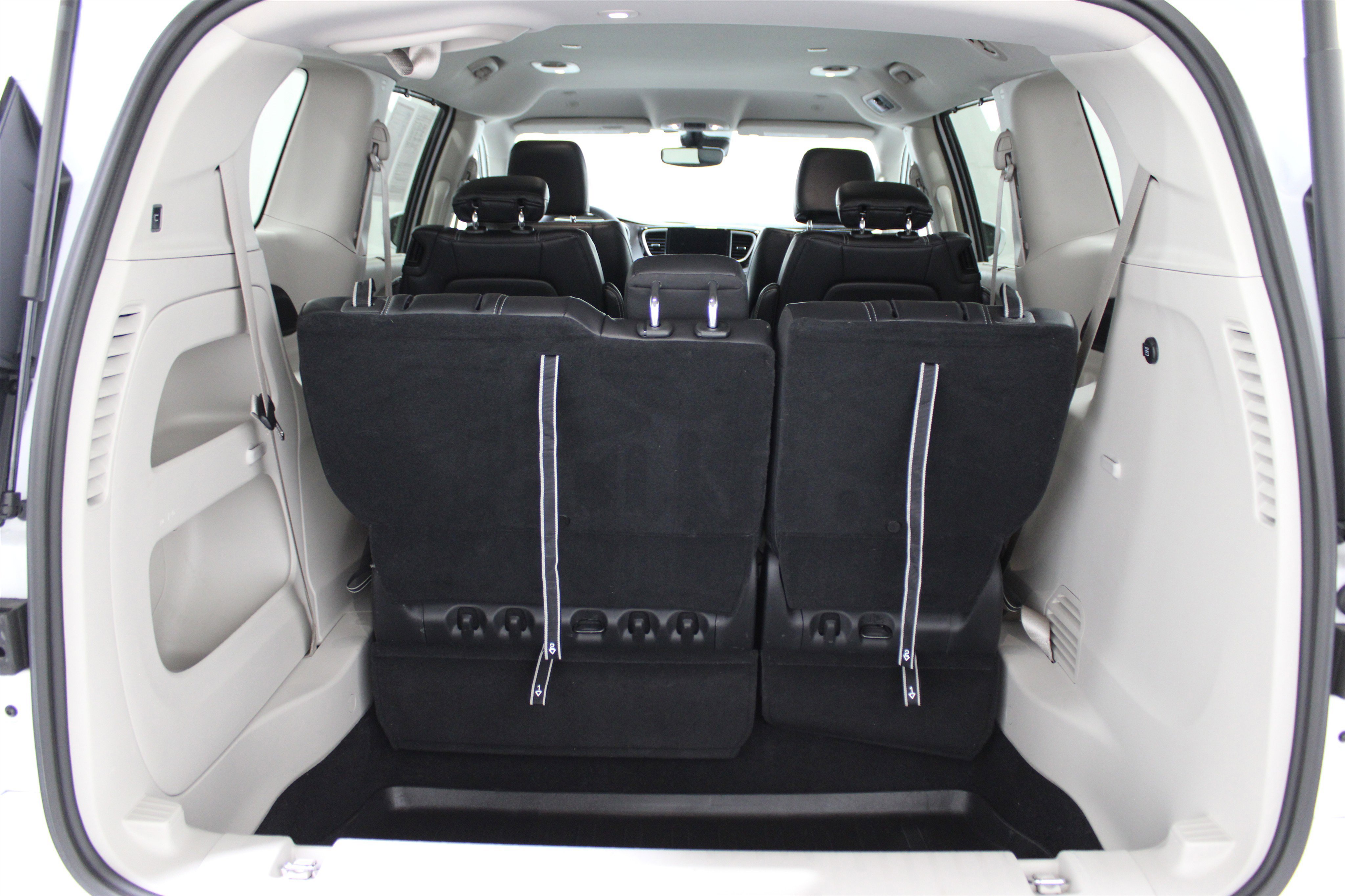 Used 2022 Chrysler Pacifica Touring-L image 28