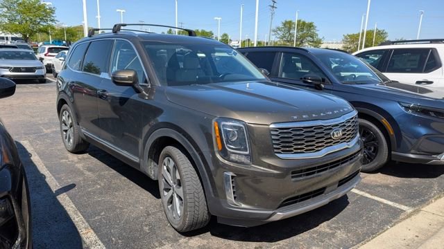Used 2020 Kia Telluride EX w/ EX Premium Package FWD image 3