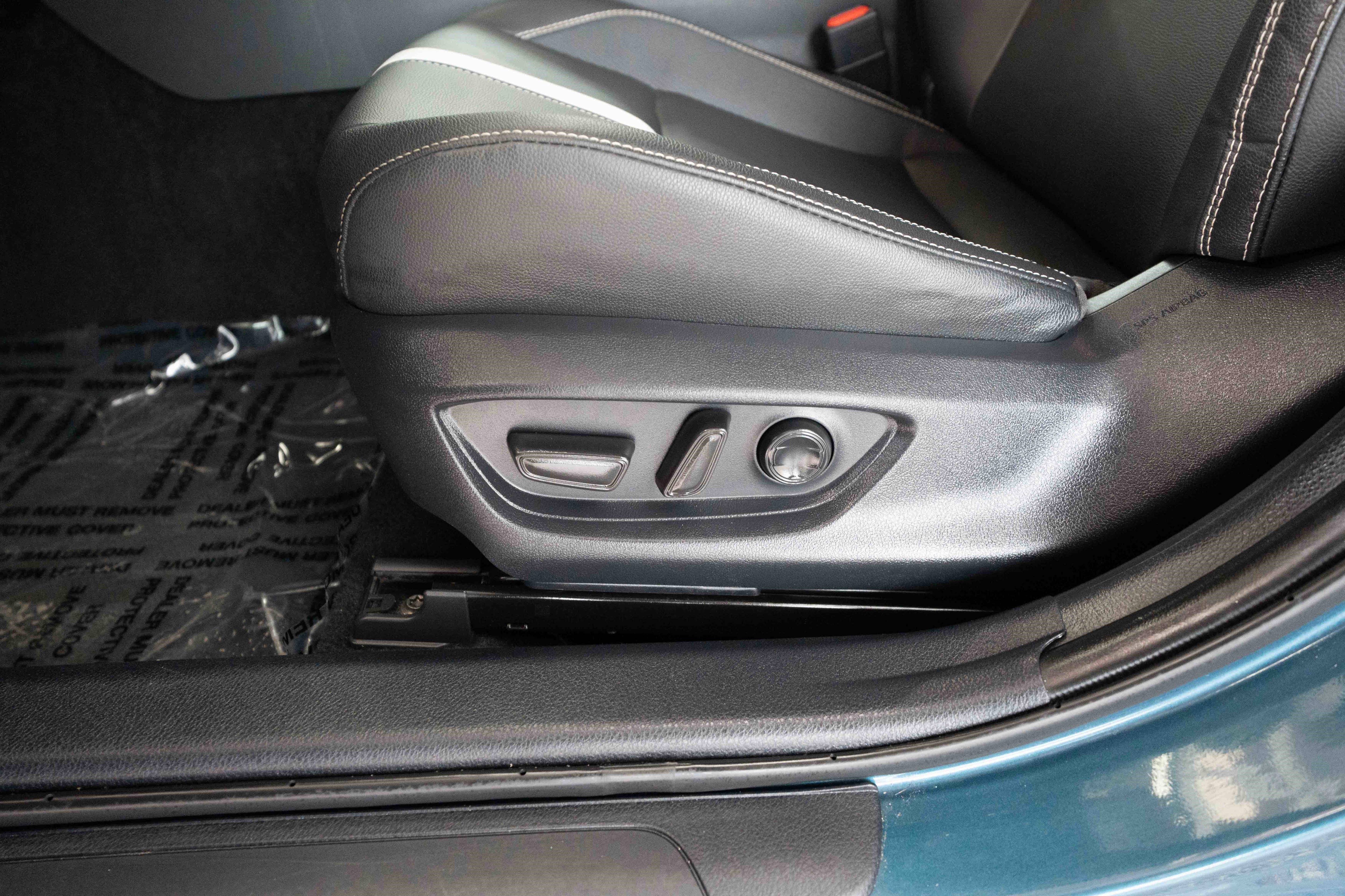 Used 2025 Toyota Camry SE image 12