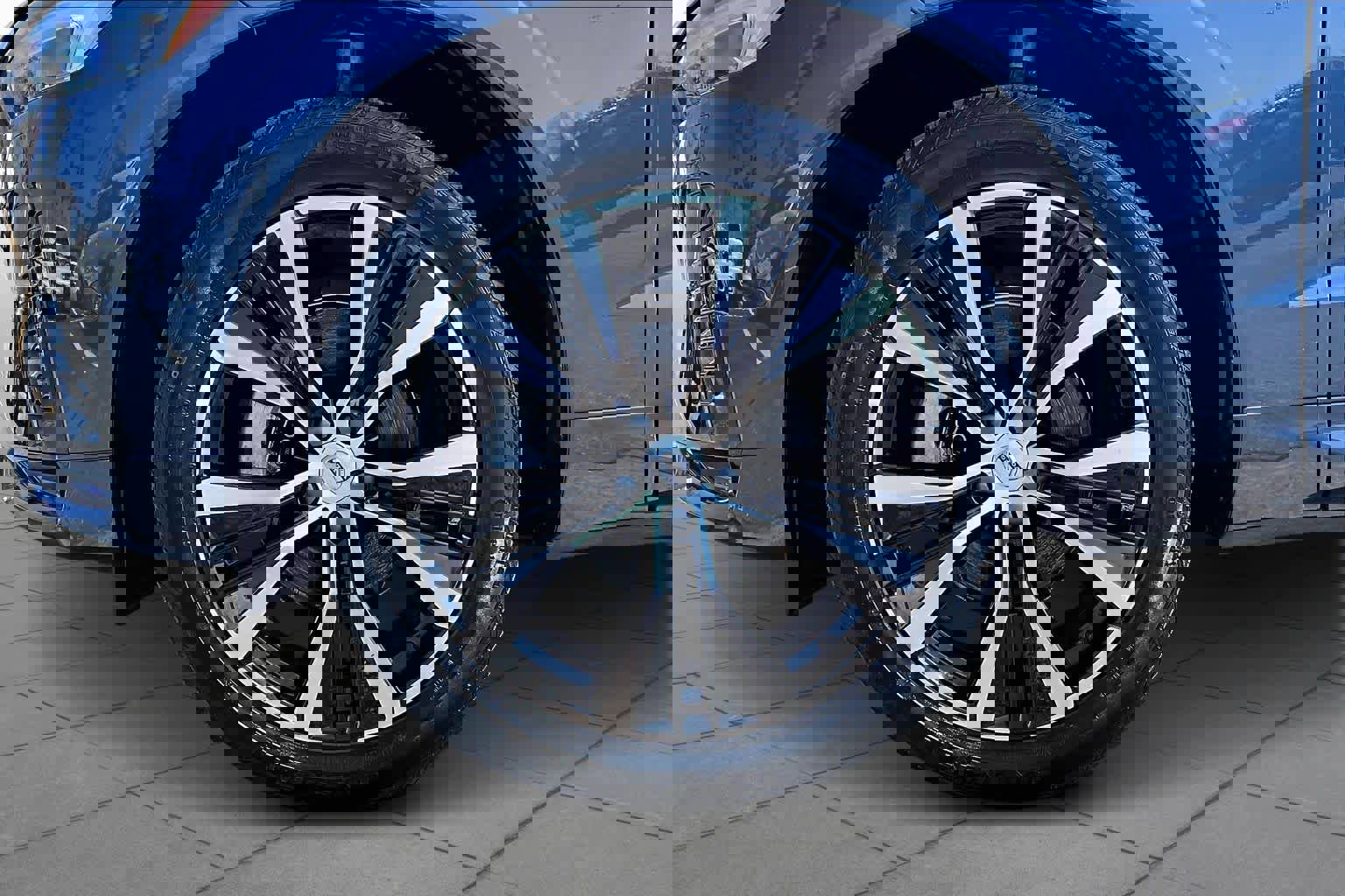 Used 2024 Volvo XC60 B5 Plus w/ Climate Package image 11