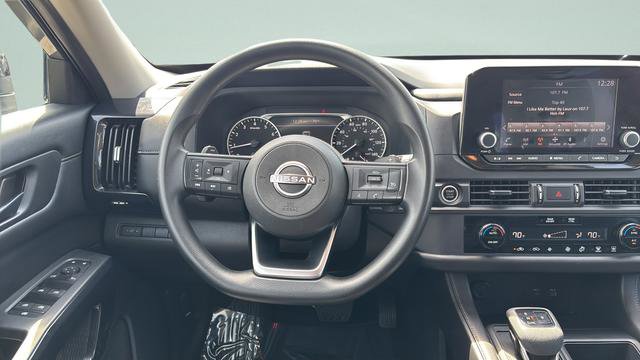 Used 2024 Nissan Pathfinder S AWD/4WD image 13