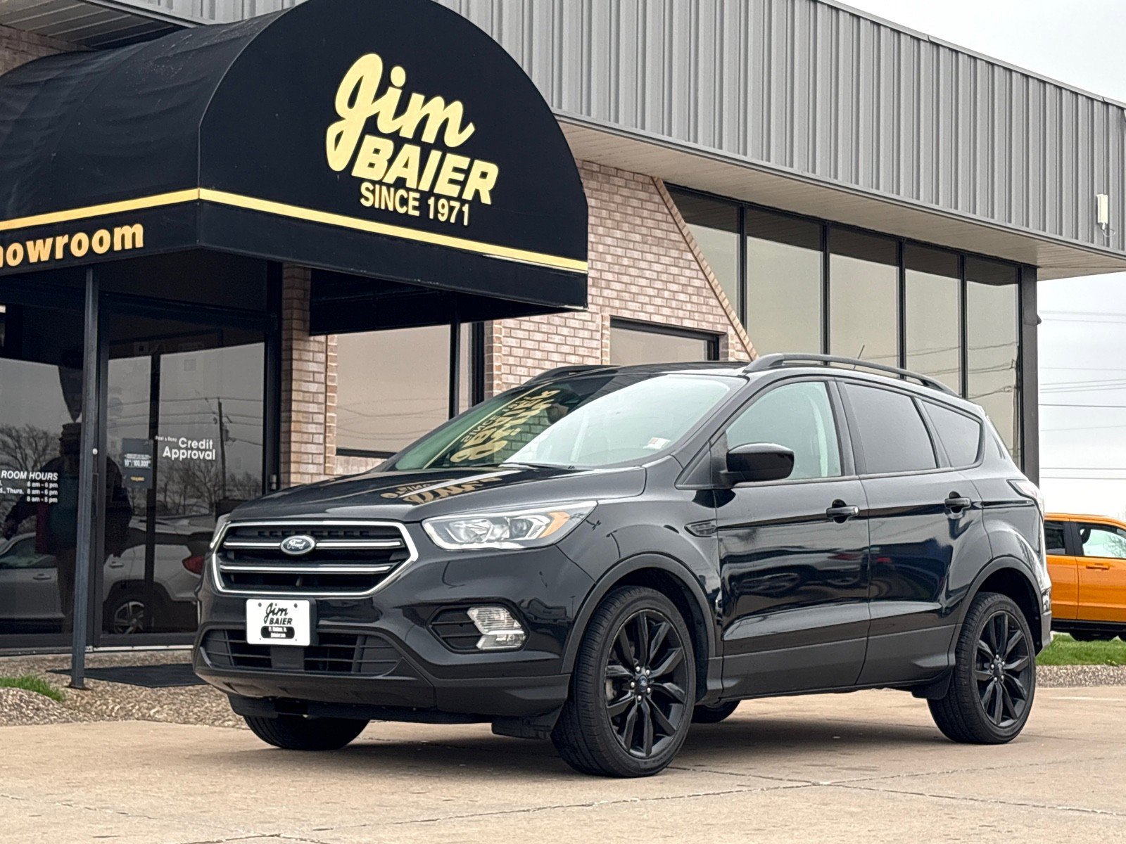 Used 2018 Ford Escape SE w/ SE Sport Appearance Package image 1