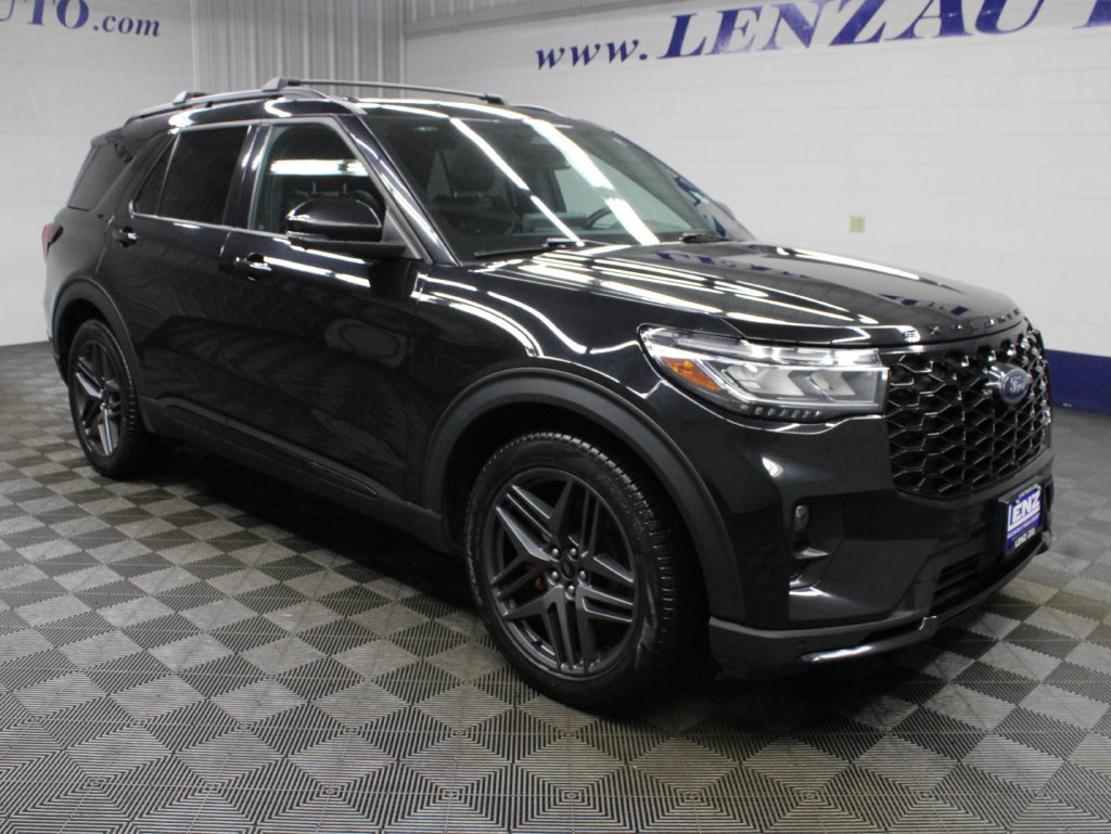 Used 2025 Ford Explorer ST AWD/4WD image 3