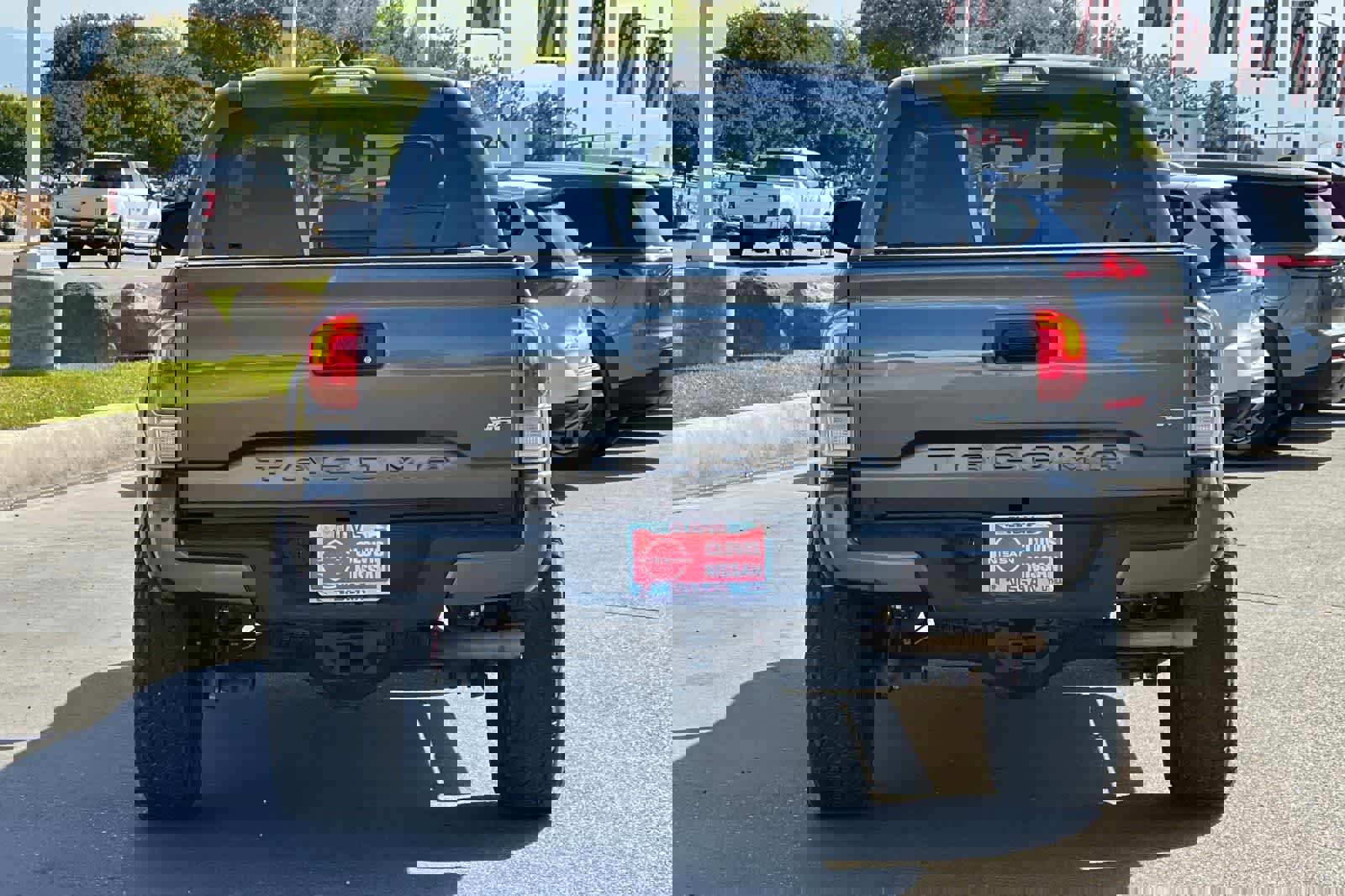 Used 2020 Toyota Tacoma TRD Off-Road w/ Technology Package image 8