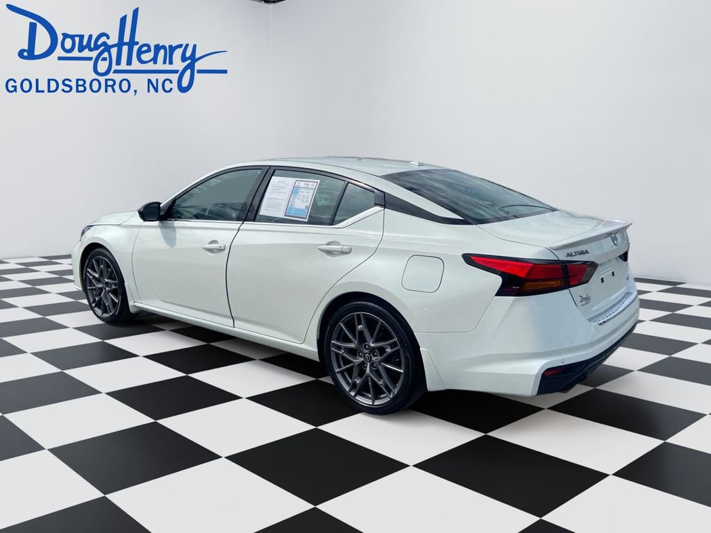 Used 2023 Nissan Altima 2.0 SR FWD image 3