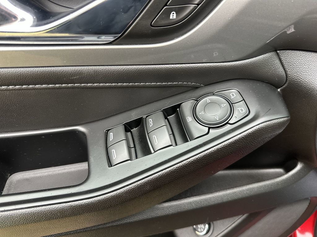 Used 2023 Chevrolet Traverse LT image 13