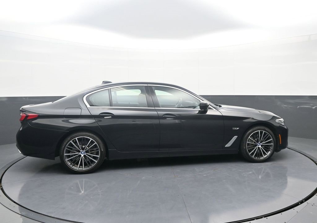 Used 2023 BMW 530e xDrive w/ Executive Package image 8