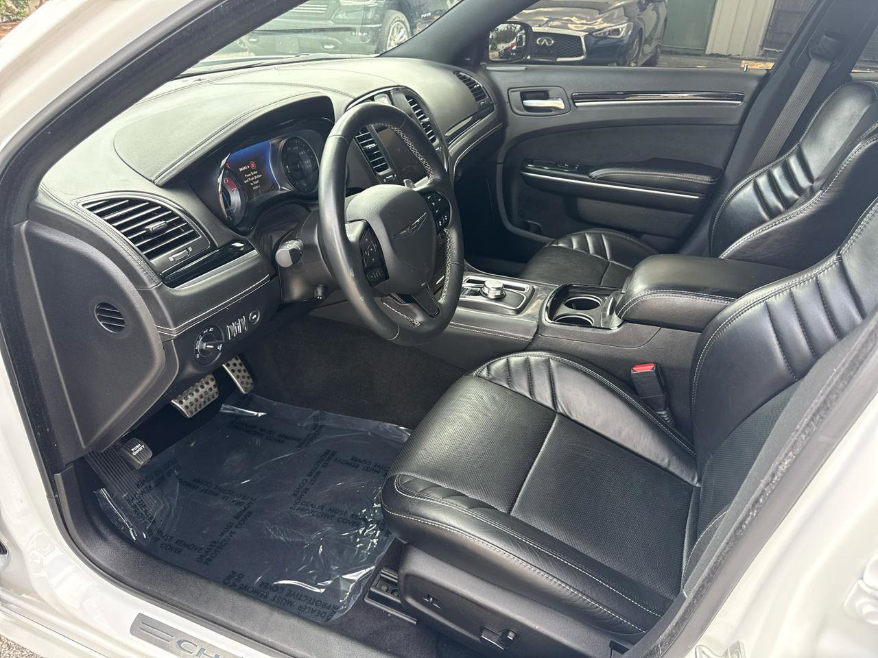 Used 2023 Chrysler 300 C RWD image 15