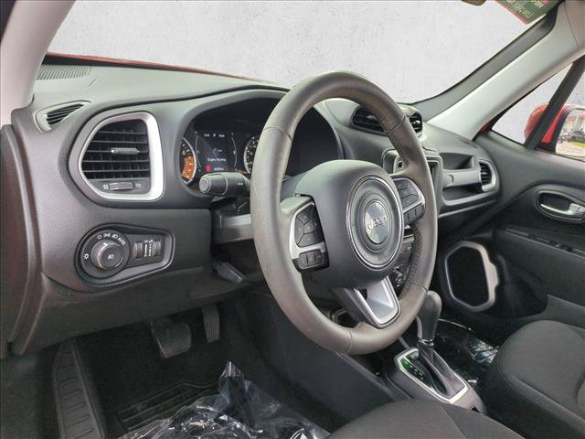 Used 2019 Jeep Renegade Latitude FWD image 10