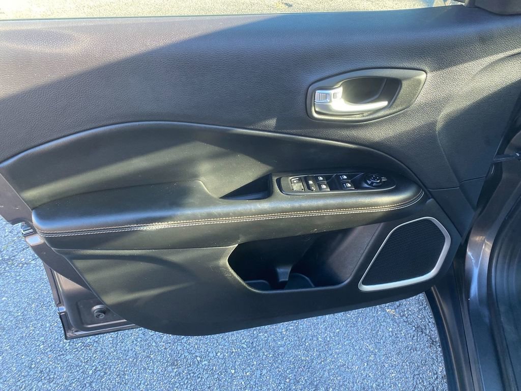 Used 2019 Jeep Compass Latitude w/ Popular Equipment Group image 11