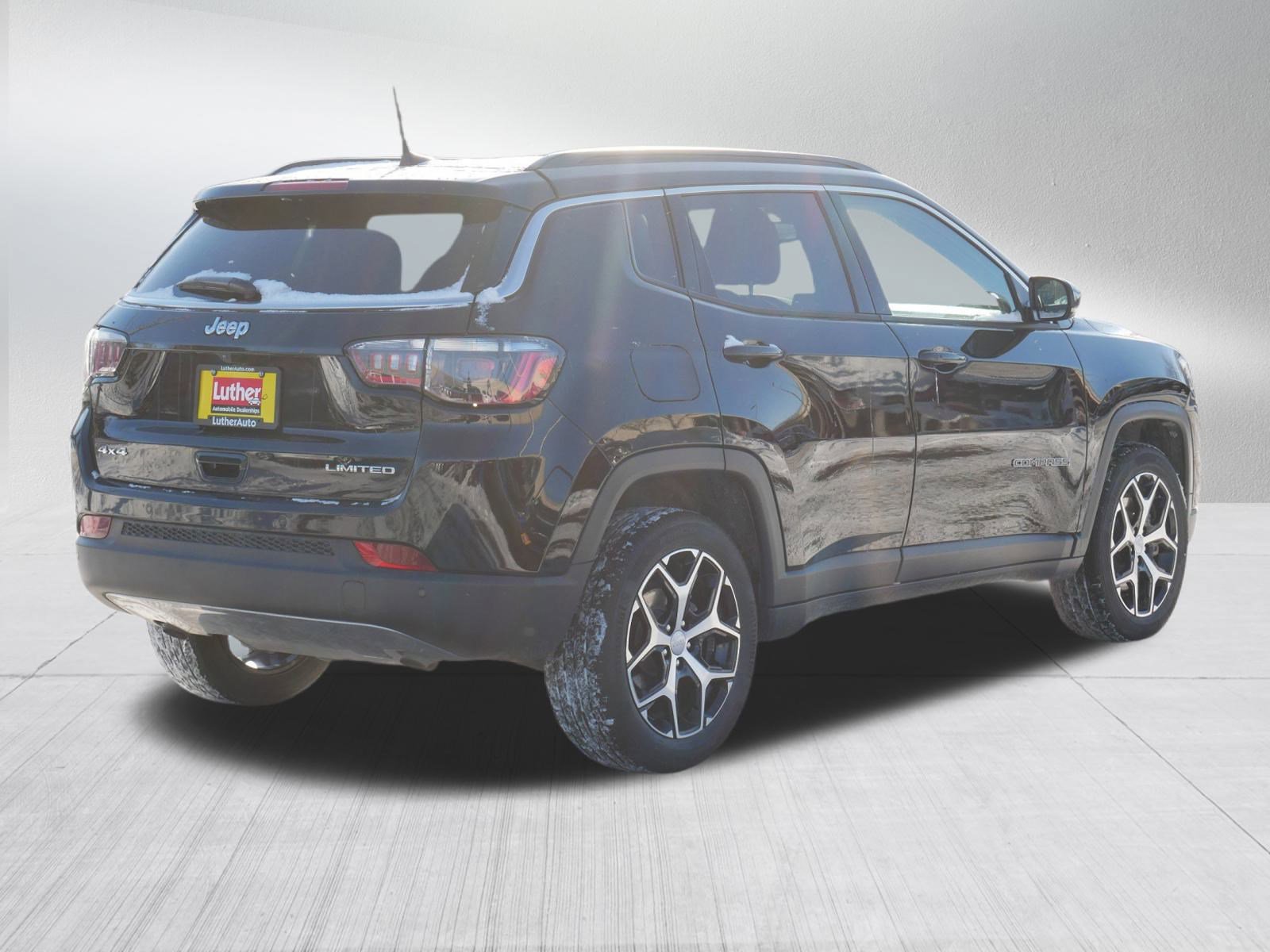 Used 2024 Jeep Compass Limited image 7