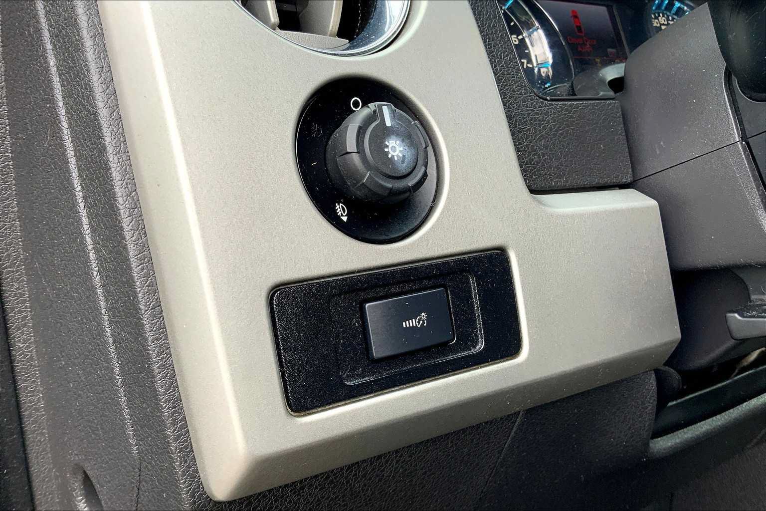 Used 2014 Ford F150 Lariat w/ Equipment Group 502A Luxury AWD/4WD image 28