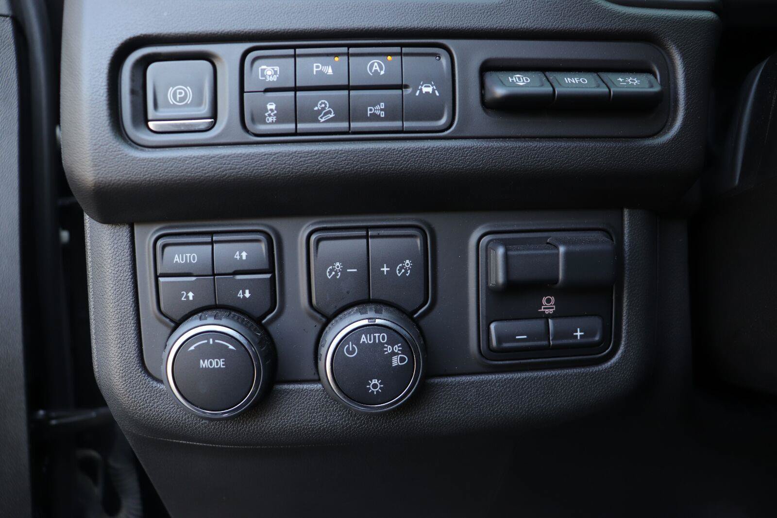Used 2024 Chevrolet Tahoe Premier w/ Advanced Technology Package AWD/4WD image 26