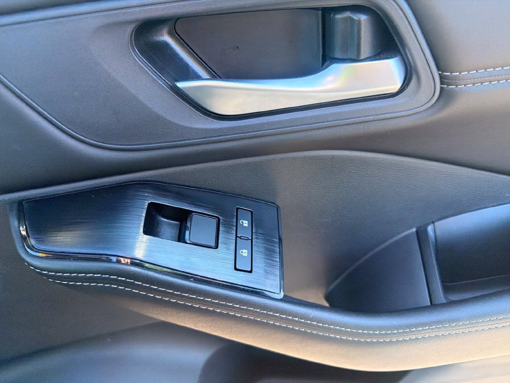 Used 2026 Nissan Rogue SL AWD/4WD image 21