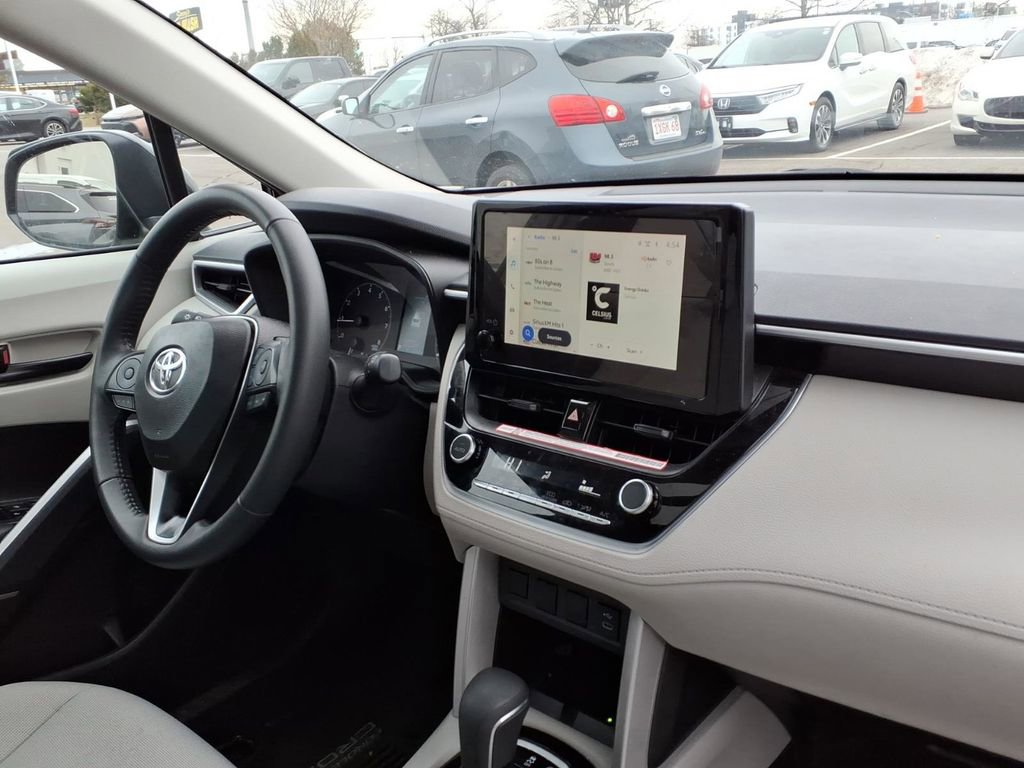 Used 2025 Toyota Corolla Cross LE w/ Moonroof Package image 24