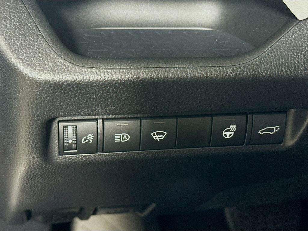 Used 2021 Toyota RAV4 XLE Premium image 10