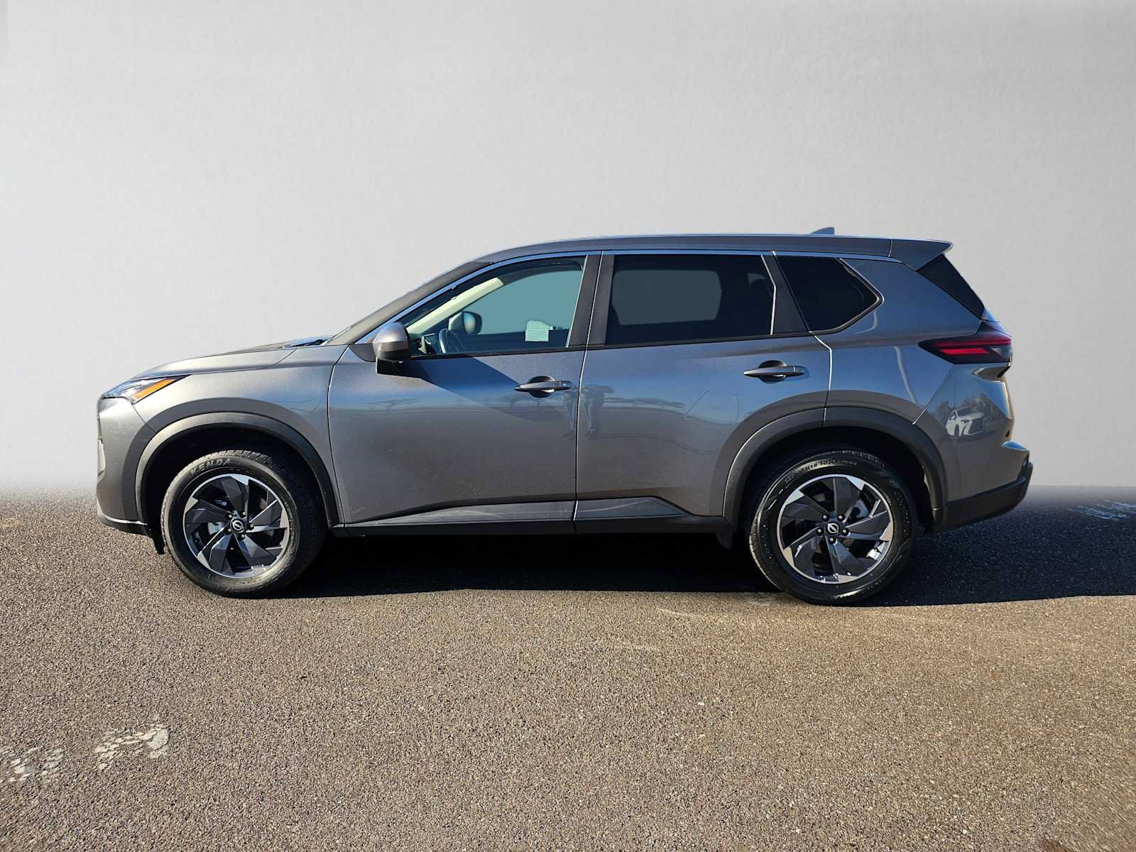 Used 2024 Nissan Rogue SV FWD image 6