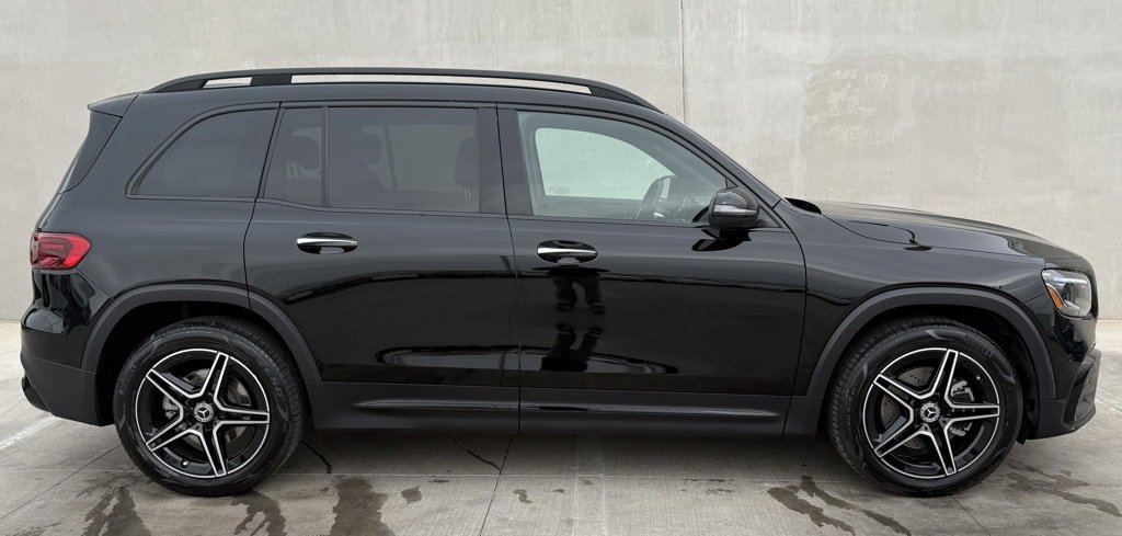 Used 2024 Mercedes-Benz GLB 250 image 3